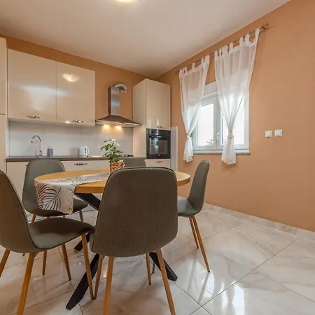 Apartamento Dora Sukošan