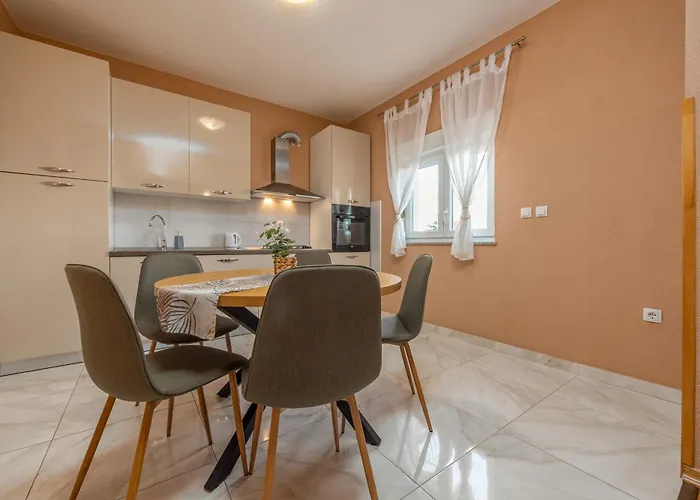 Apartamento Dora Sukošan