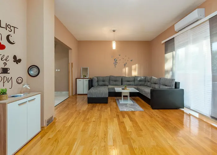 Apartament Dora