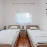 Dora Apartmán Sukošan