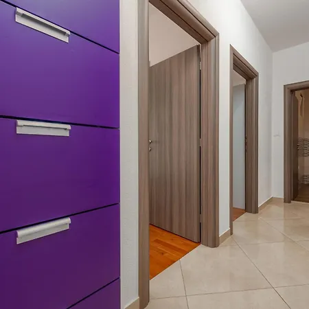 Διαμέρισμα Dora *