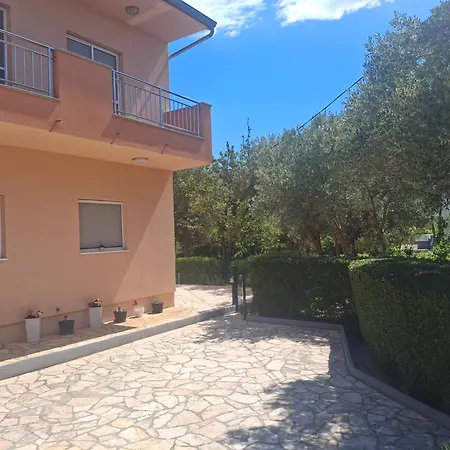 Dora Appartement *