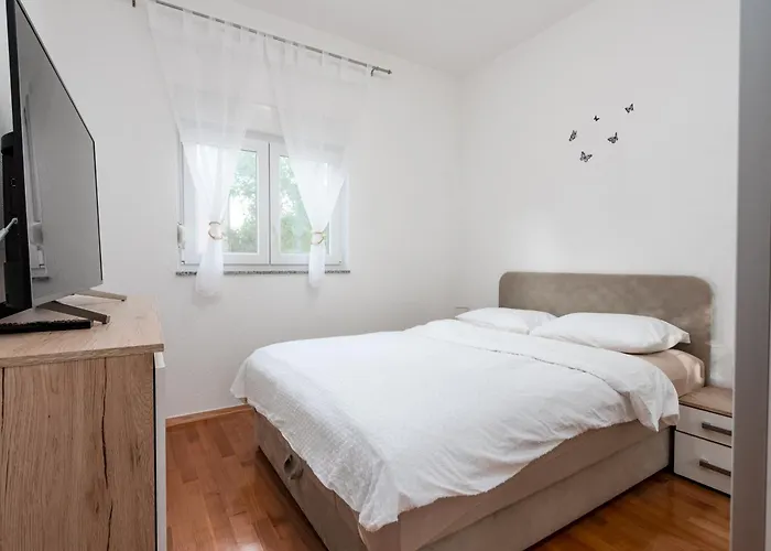 Διαμέρισμα Dora