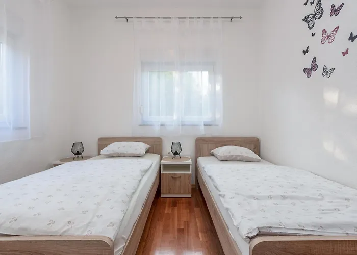 Dora Διαμέρισμα Sukošan